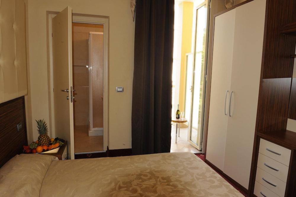 Hotel In เชเซนาติโก ภายนอก รูปภาพ