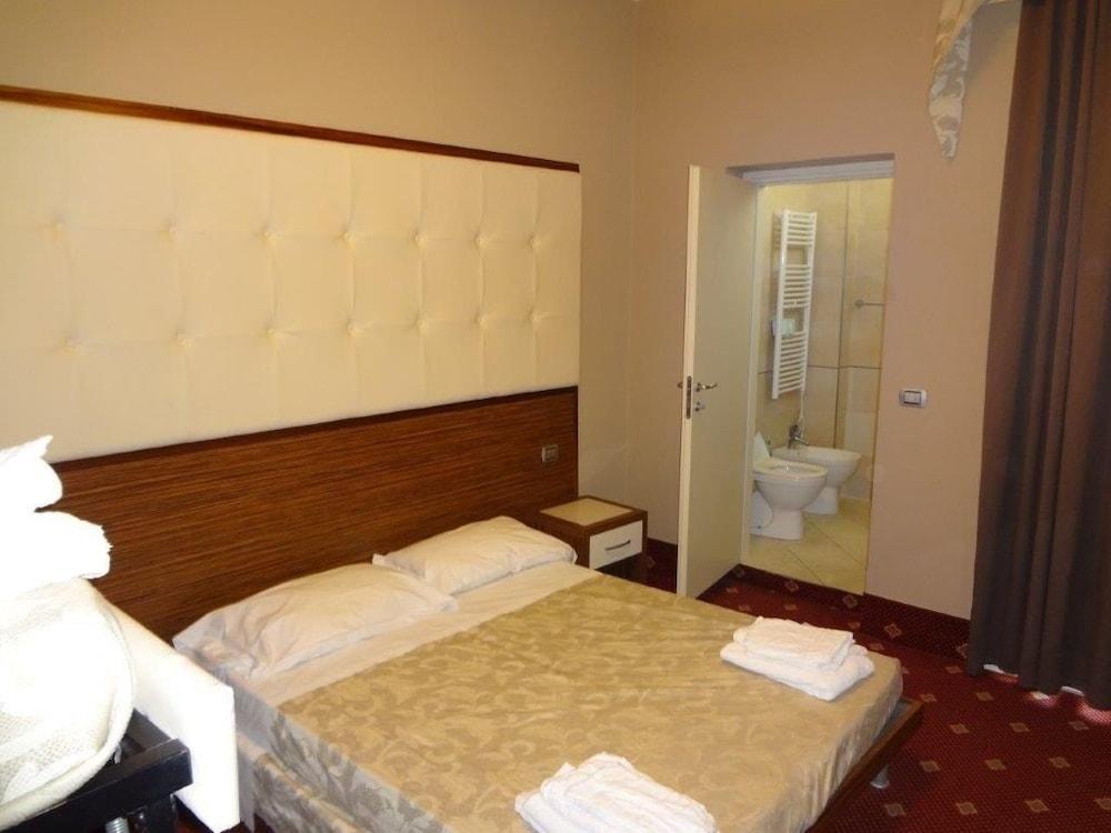 Hotel In เชเซนาติโก ภายนอก รูปภาพ