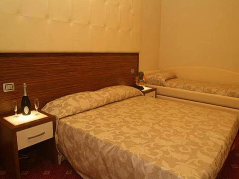 Hotel In เชเซนาติโก ภายนอก รูปภาพ