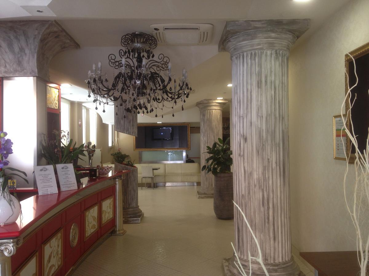 Hotel In เชเซนาติโก ภายนอก รูปภาพ