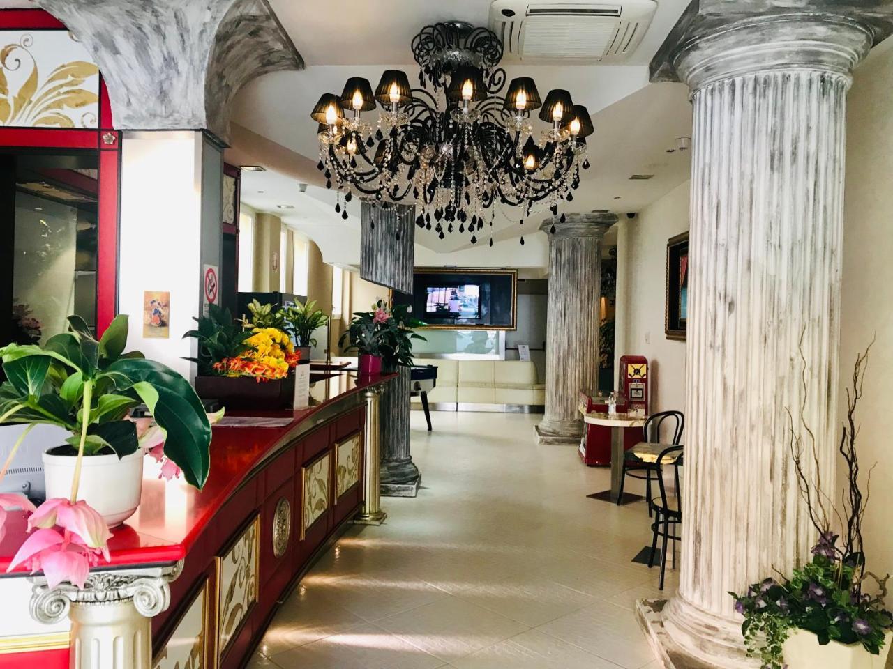 Hotel In เชเซนาติโก ภายนอก รูปภาพ