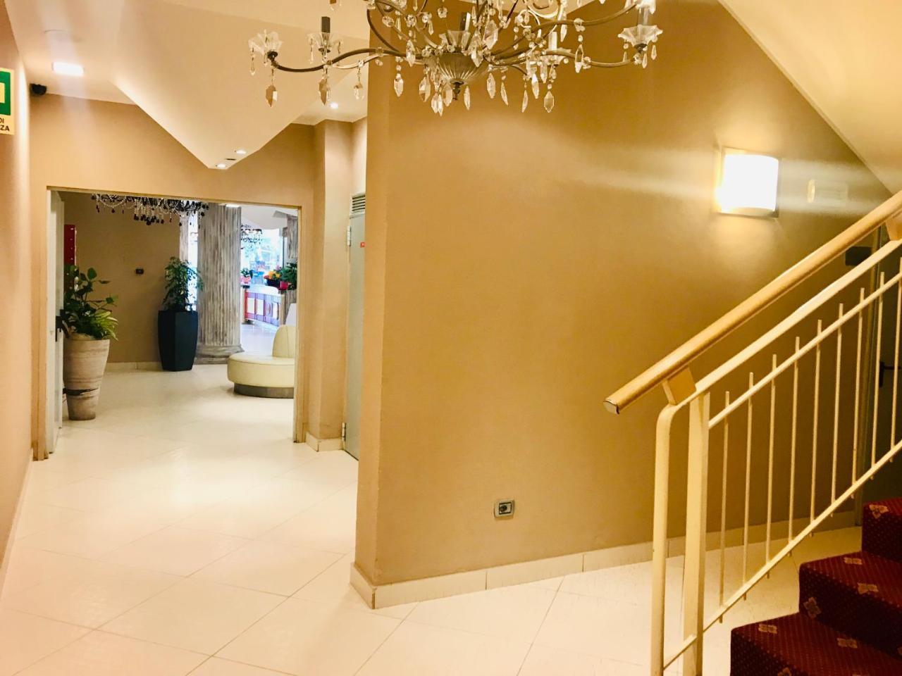Hotel In เชเซนาติโก ภายนอก รูปภาพ