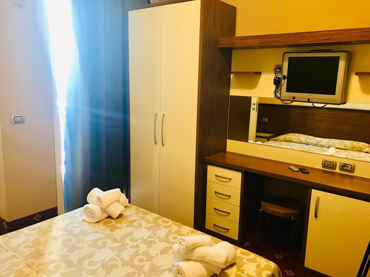 Hotel In เชเซนาติโก ภายนอก รูปภาพ