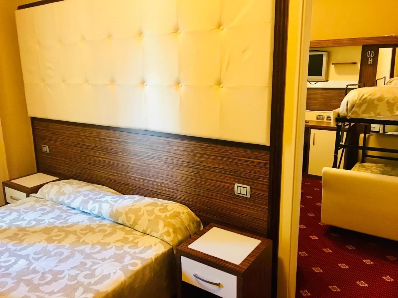 Hotel In เชเซนาติโก ภายนอก รูปภาพ