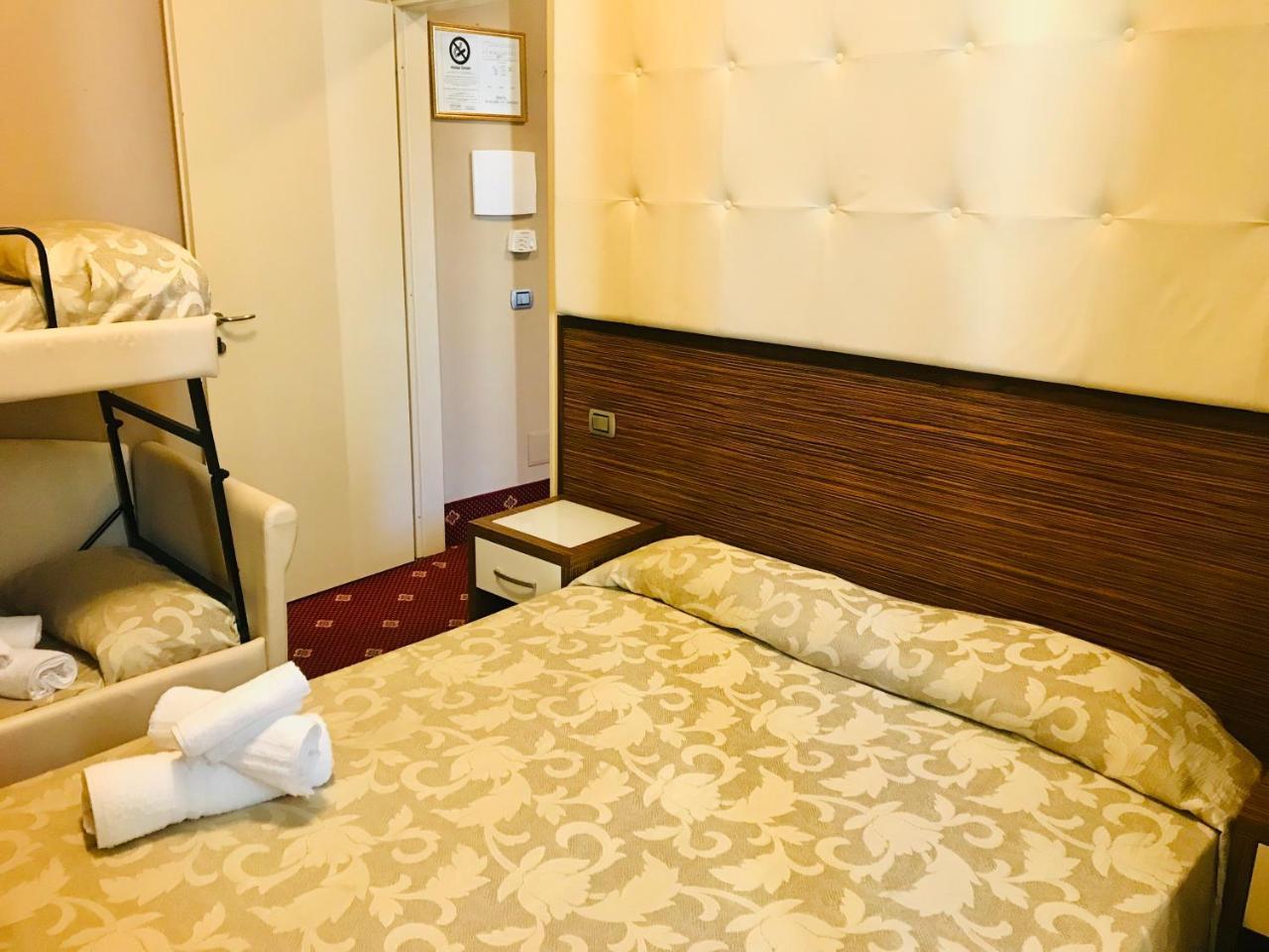 Hotel In เชเซนาติโก ภายนอก รูปภาพ