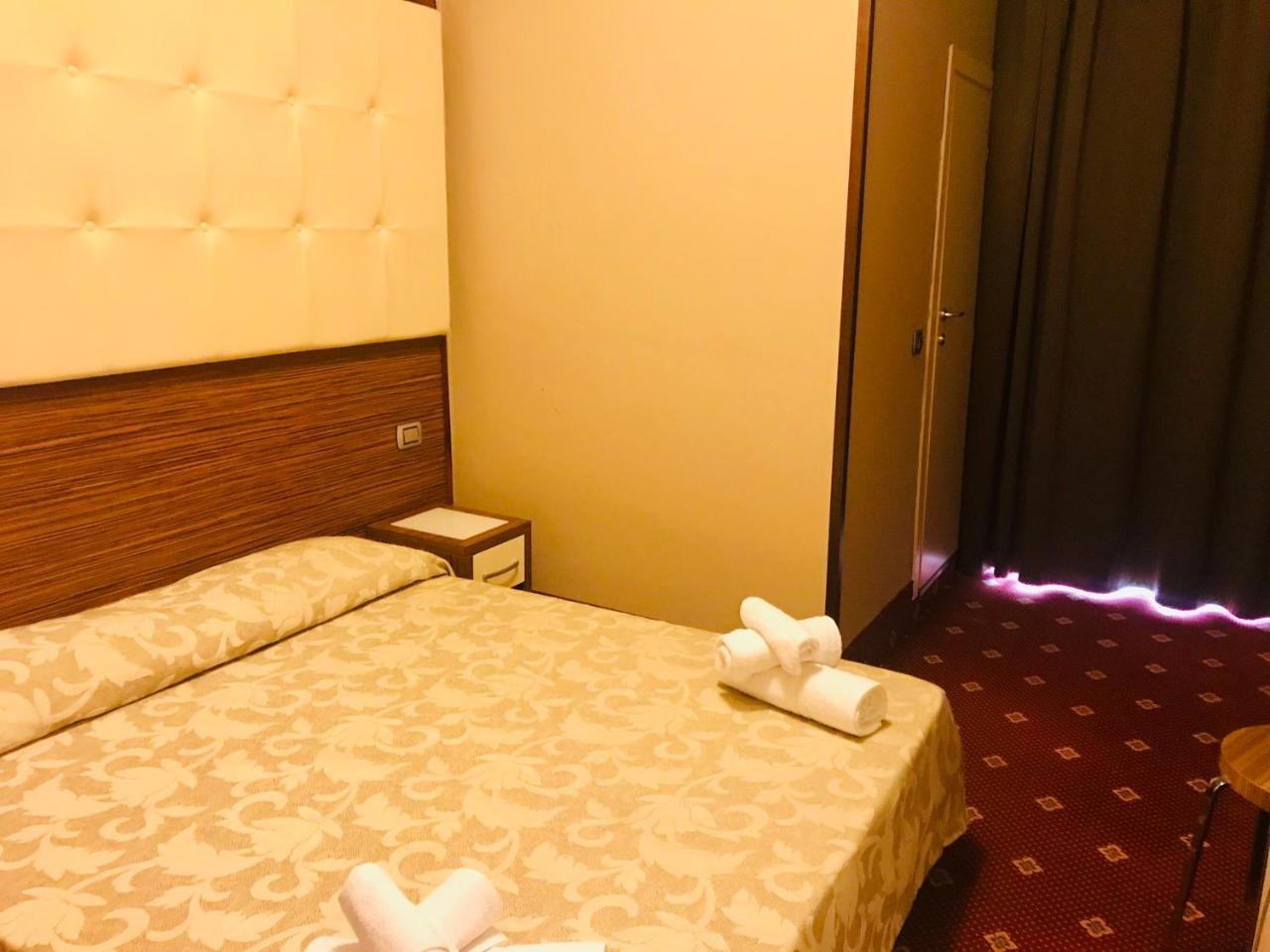 Hotel In เชเซนาติโก ภายนอก รูปภาพ