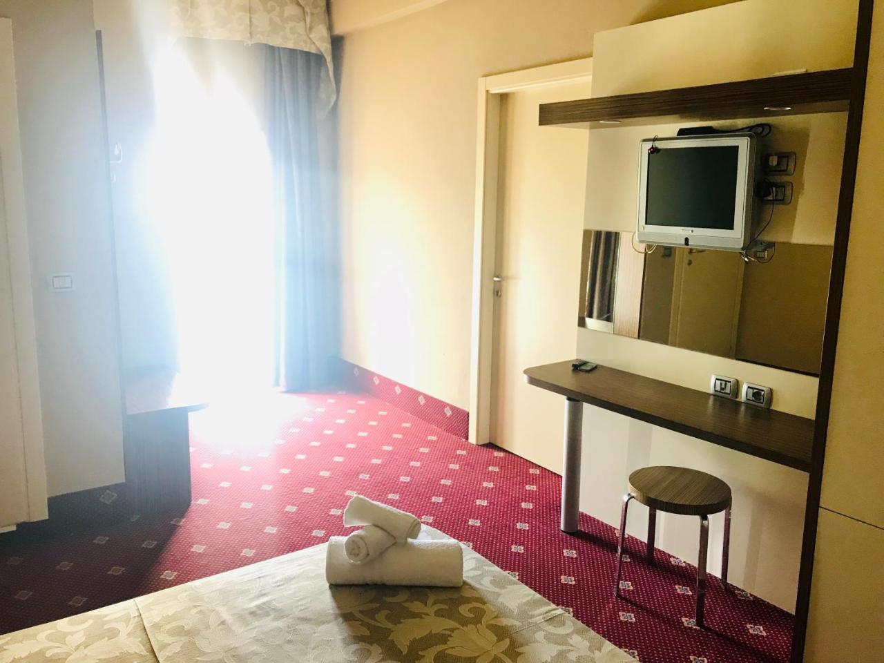 Hotel In เชเซนาติโก ภายนอก รูปภาพ