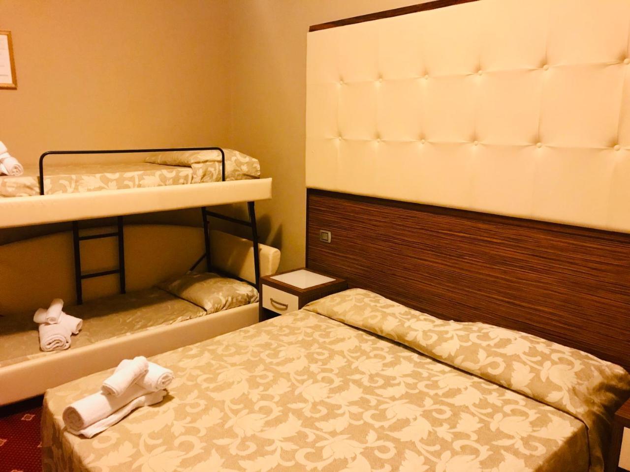 Hotel In เชเซนาติโก ภายนอก รูปภาพ